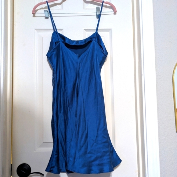 Vintage Victoria Secret %100 Silk Slip - Size Medium - Picture 3 of 3